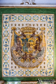 Stemma della famiglia Alliata, Principi di Villafranca. Maioliche napoletane della seconda metà del XVIII secolo